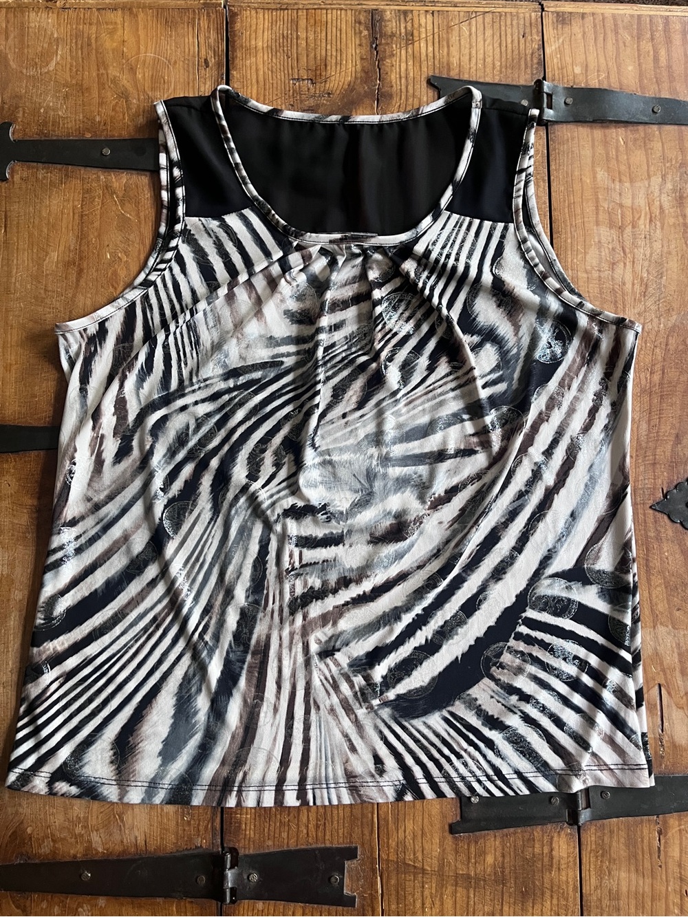 Roz & Ali Zebra Print Sleeveless Tank Top in Black & Cream